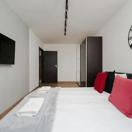 Apartment Lux With Parking, Ac & Balcony On Kepa Mieszczanska By Renters Prestige